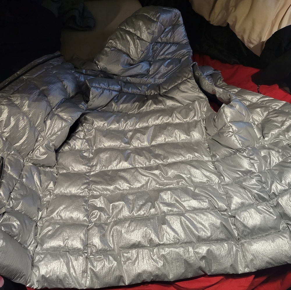 2018 silver Metallic DKNY puffer vest size L